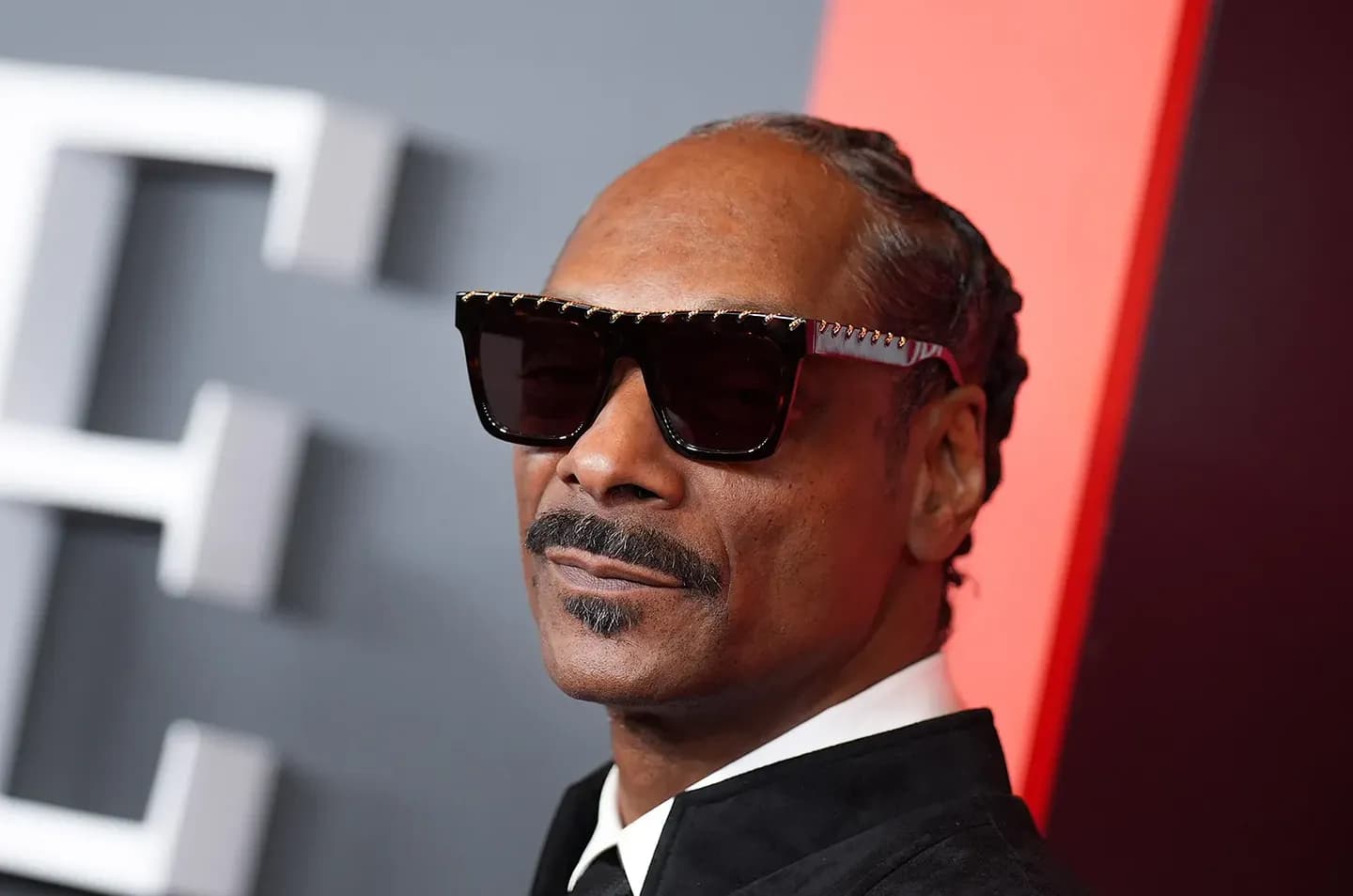 Сенатор Австралии требует не пускать Snoop Dogg на финал AFL