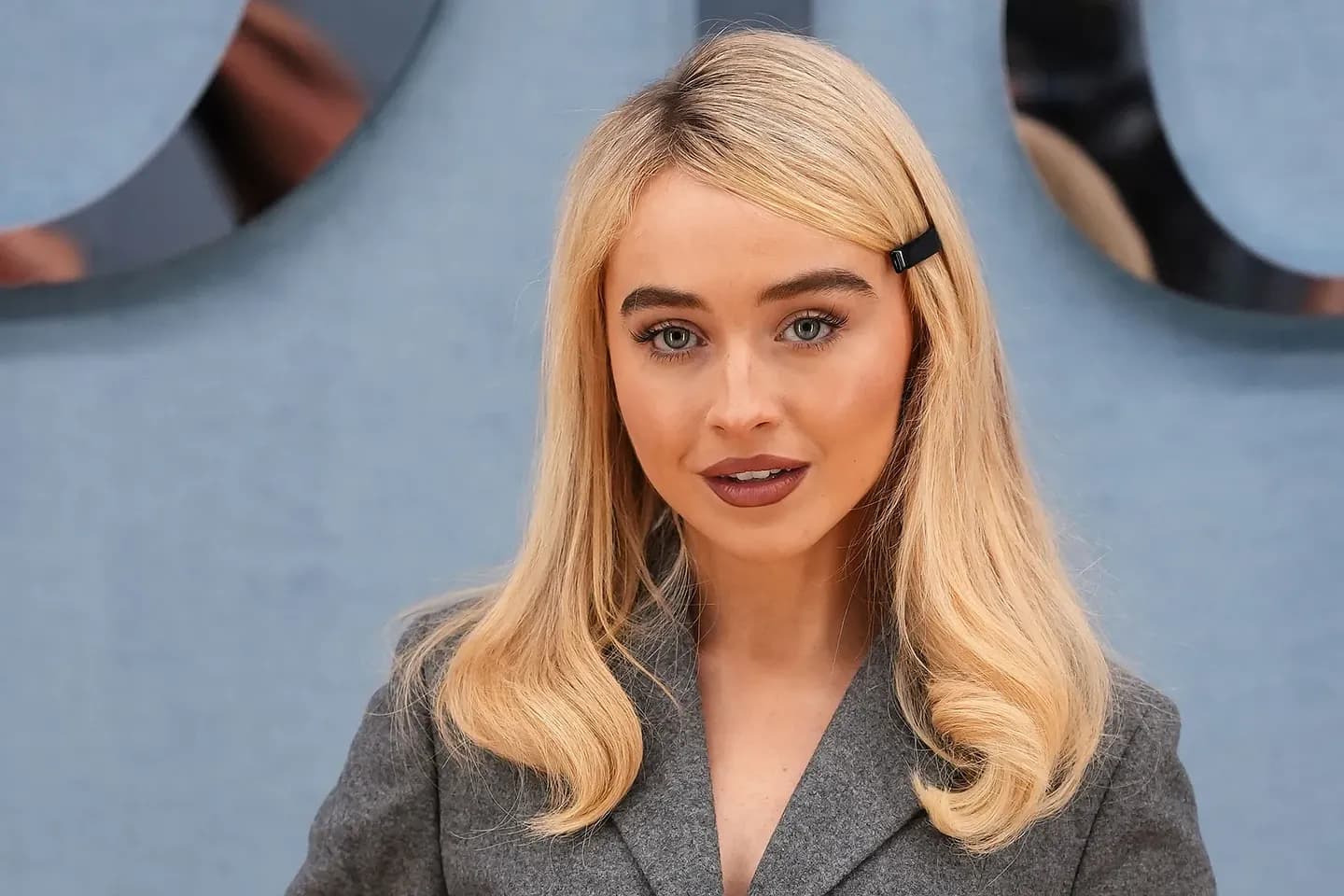 12 лучших треков нового альбома Sabrina Carpenter  — остроумный разбор