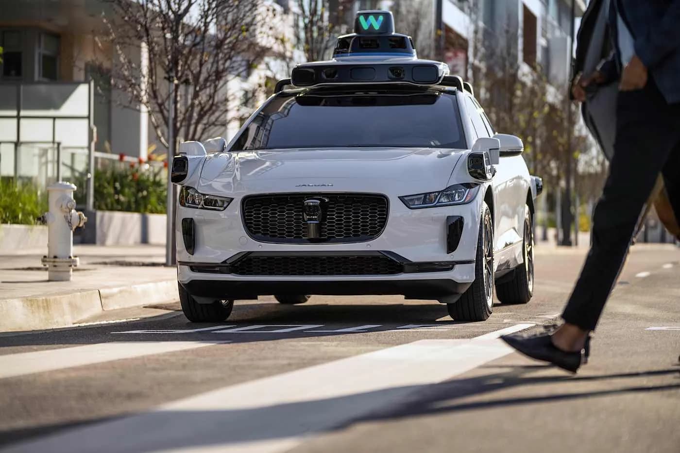 Waymo запускает роботакси в Денвере и Сиэтле