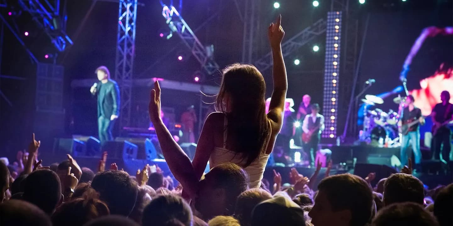 Почему живые концерты поднимают настроение: наука и коллективная эфервесценция