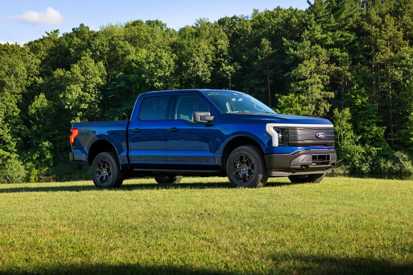 Ford представил новый F-150 Lightning STX: смена стратегии