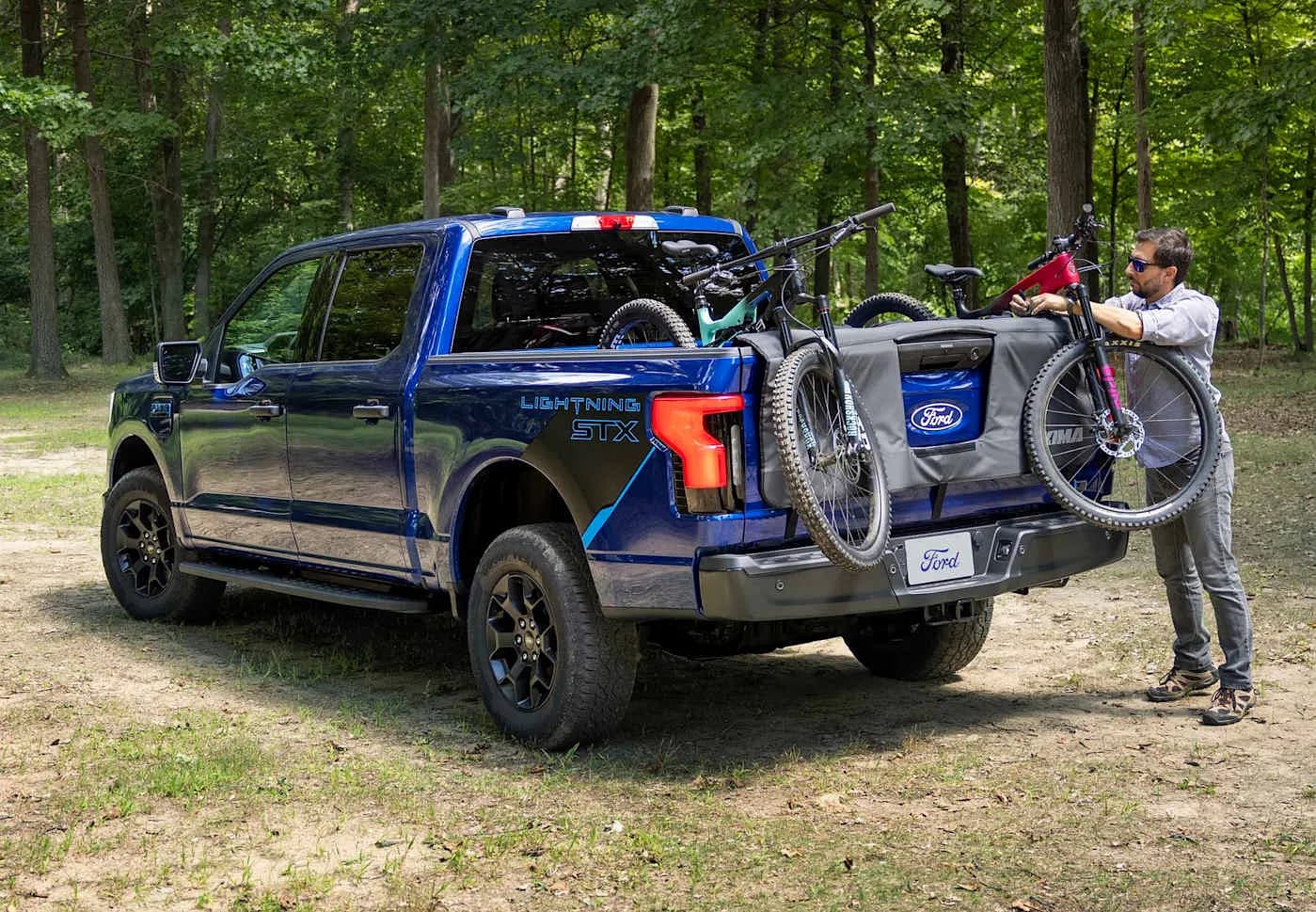 Ford обновил F-150 Lightning: представлен новый STX вместо XLT