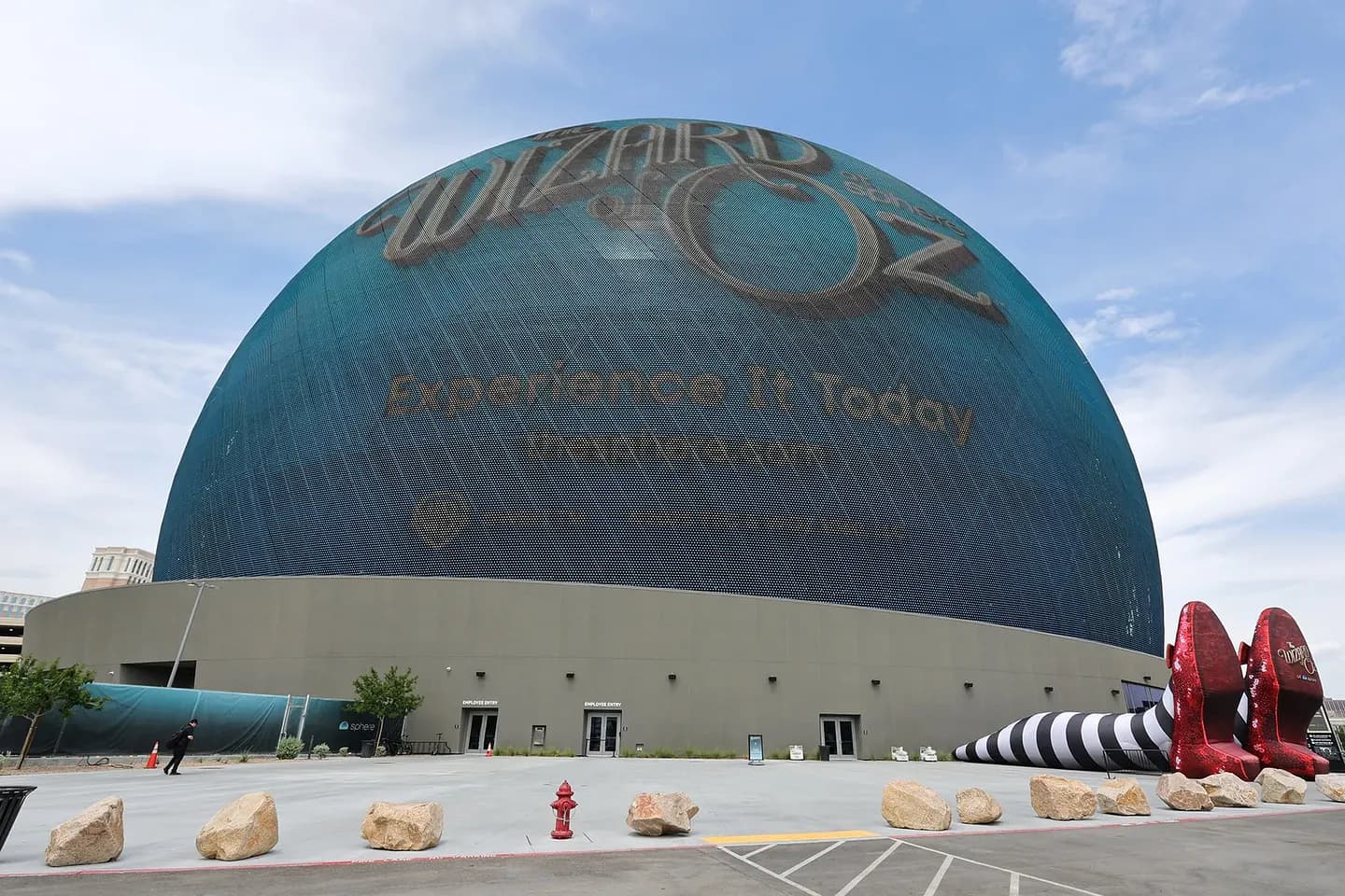 Волшебник из Страны Оз спасает прибыльность Sphere