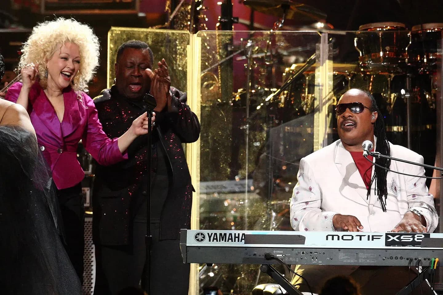 Грядущие «Грэмми-трибуны»: Earth, Wind & Fire и Cyndi Lauper на праздничных шоу
