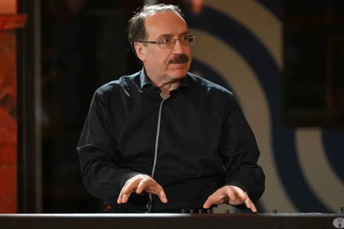 Даниил Крамер: попса тупит, а Queen умнее