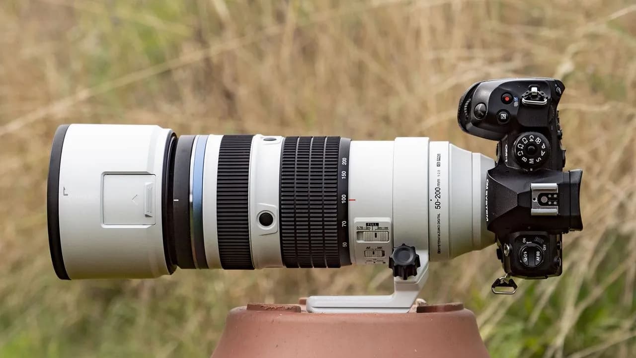 OM System 50-200mm F2.8: превосходство «кропа» над полнокадром