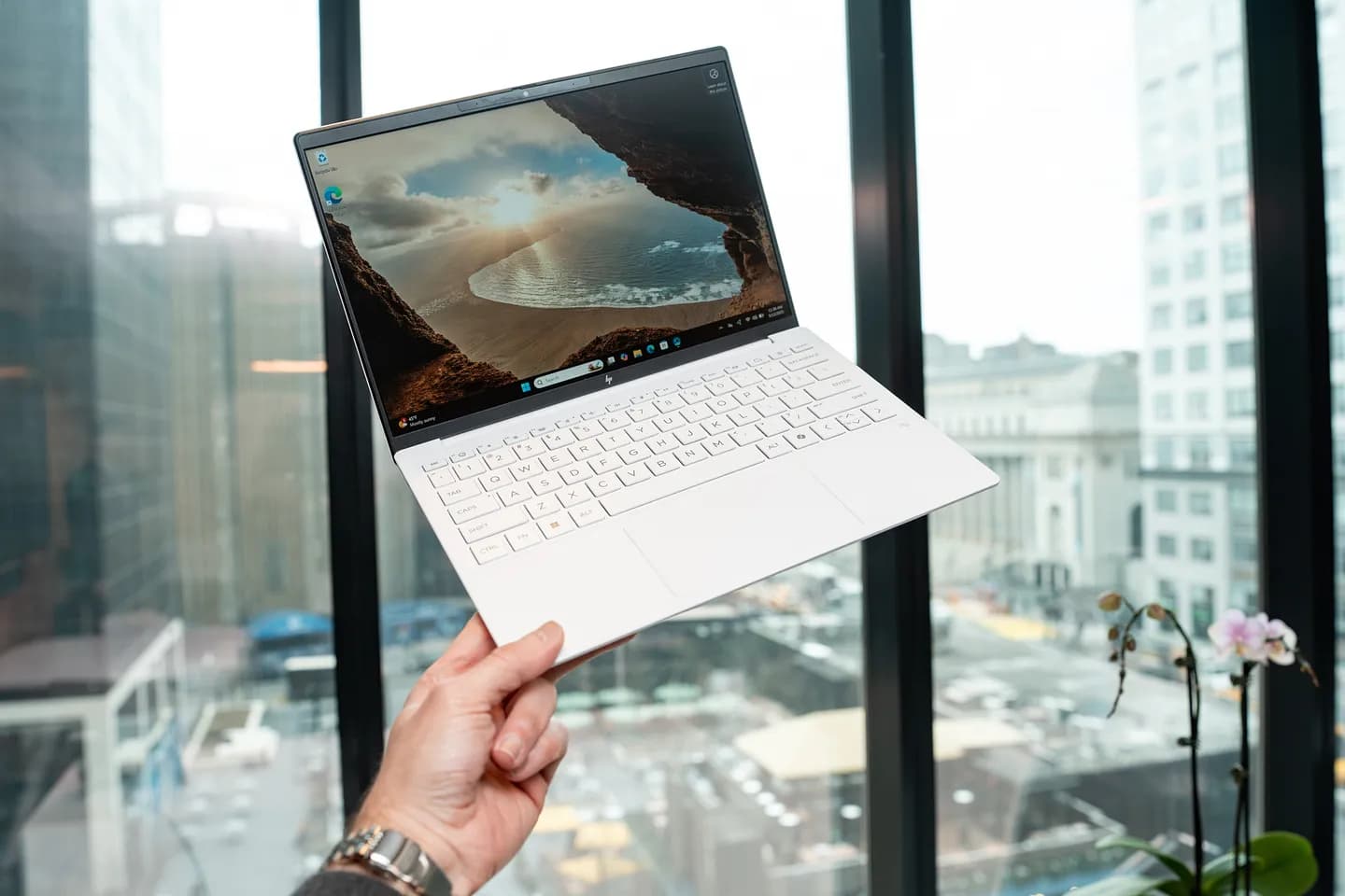 HP снова в битве: 18 новых OmniBook и завораживающая магия