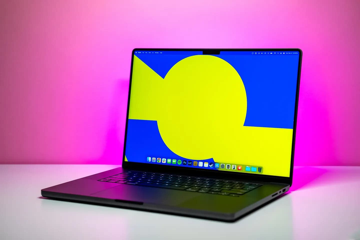 Apple готовит MacBook Pro с сенсорным экраном