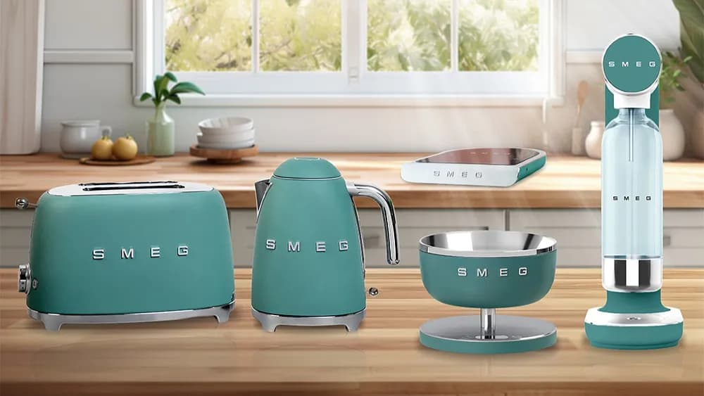 Цвет 2025 года от Smeg: Как бирюзовые оттенки превращают кухню в Венецию