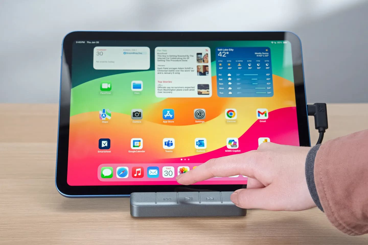 Zagg выпускает док-станцию с большими кнопками для вашего iPad