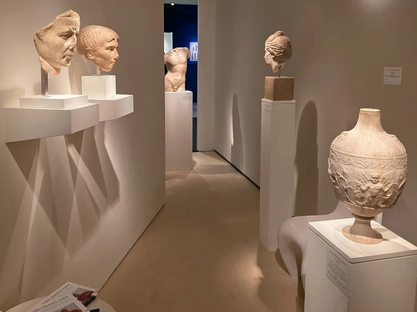 Шампанское, икра и проблемы с происхождением на TEFAF в Маастрихте