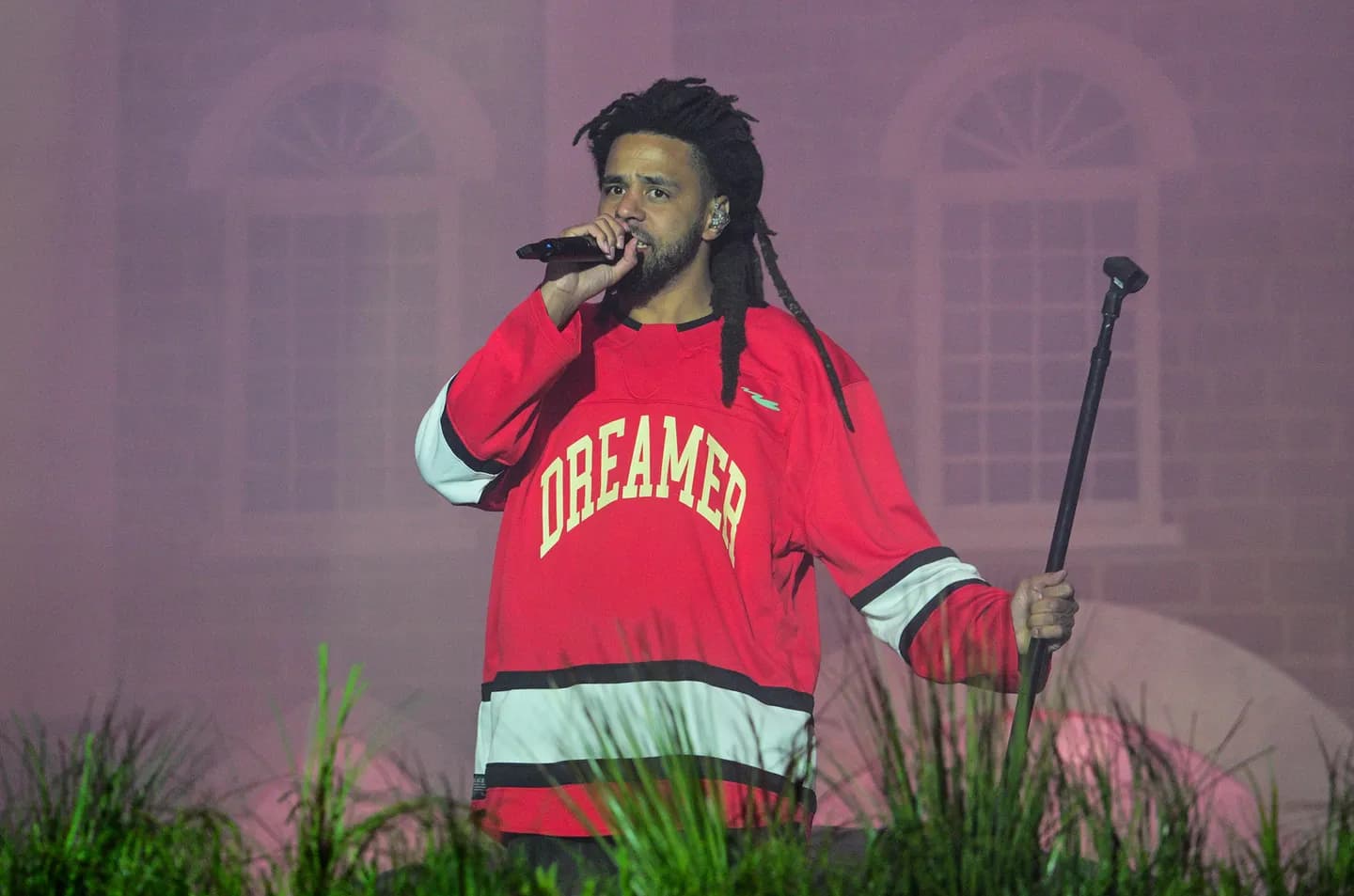 J. Cole упоминает попытку убийства Дональда Трампа в новом треке 'Clouds'