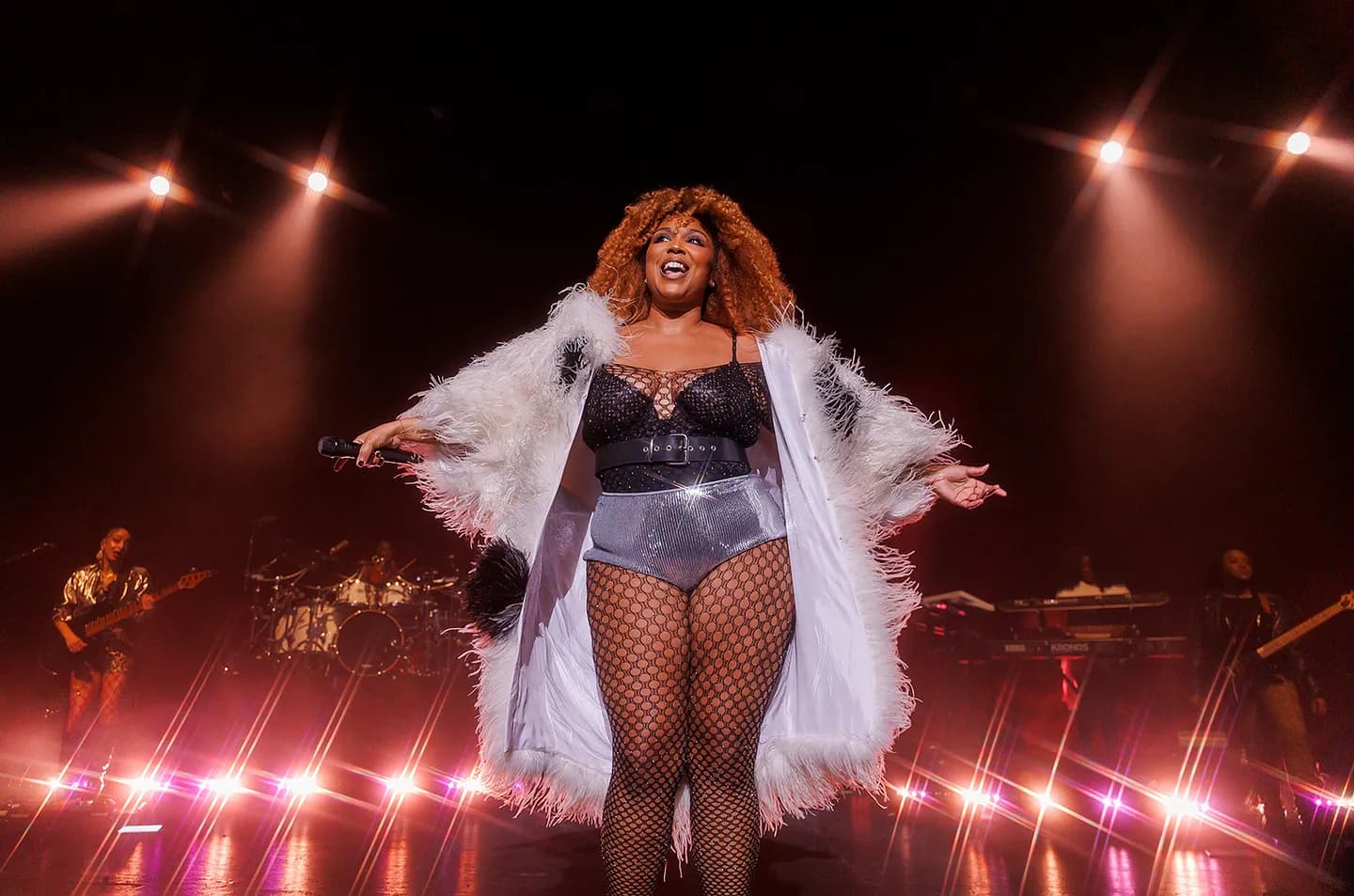 Звезды поднимаются на Pride 2025: Lizzo и Lil Nas X в Уэст-Голливуде