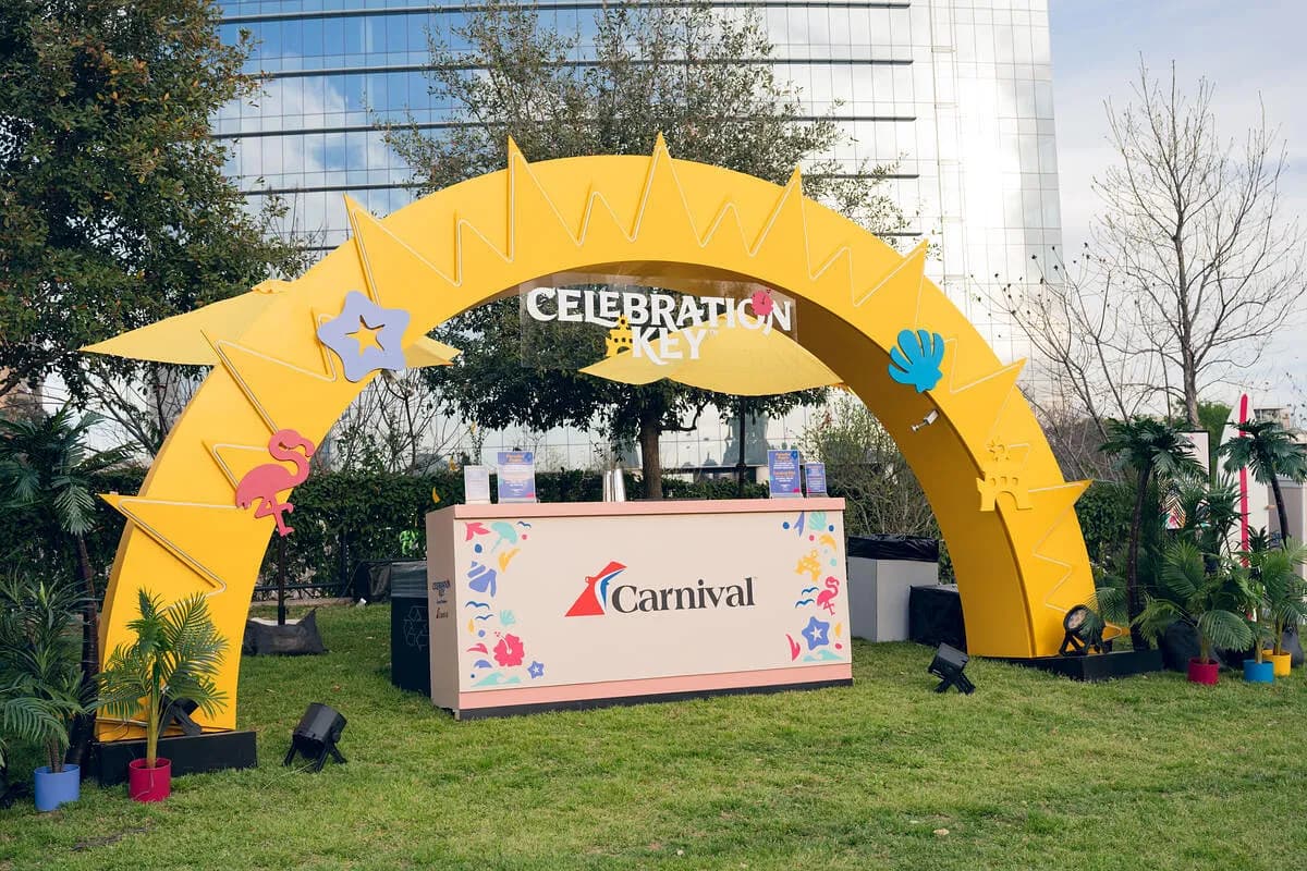 Carnival Cruise Line Превращает SXSW в Тропический Рай