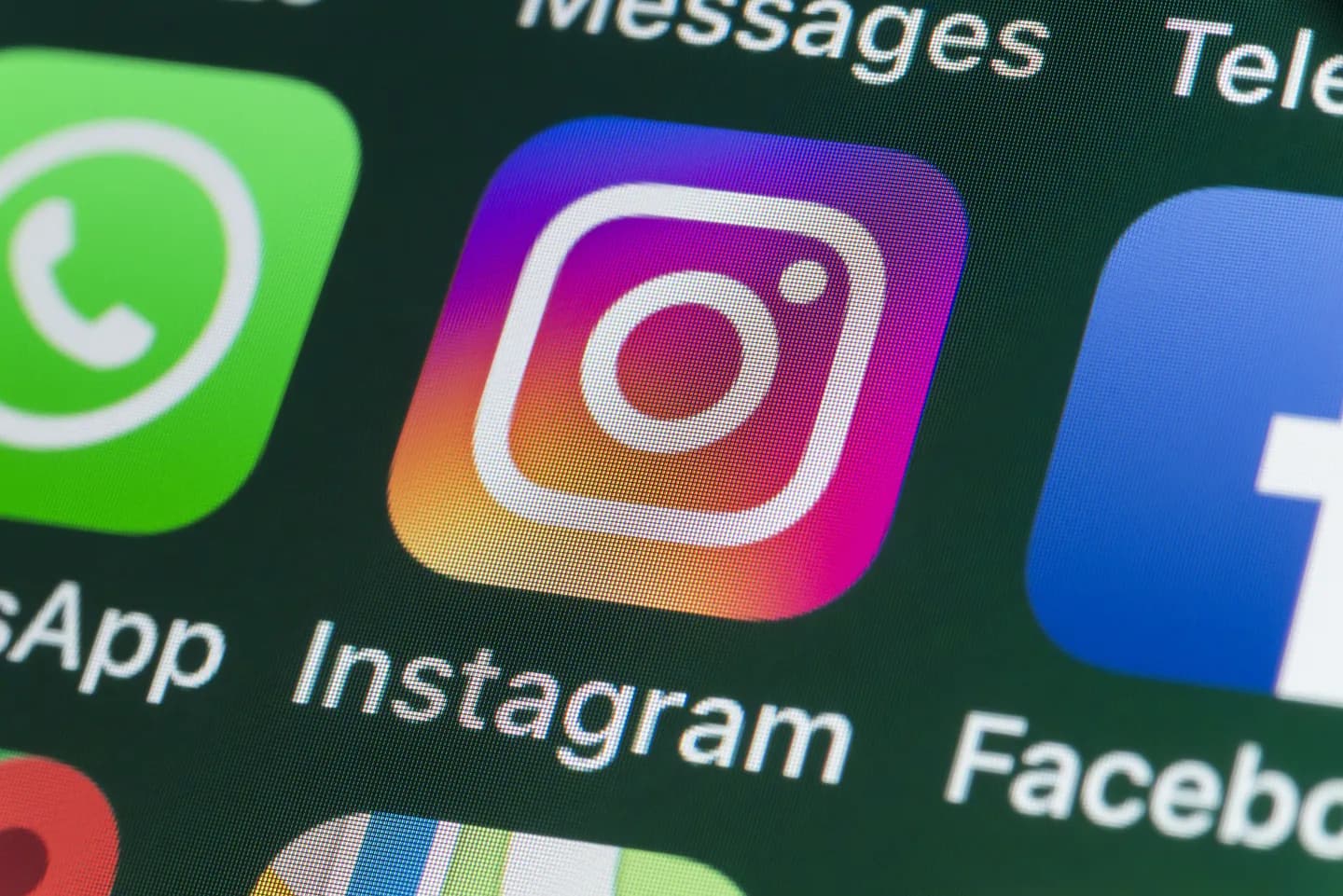 Instagram сливается, прощай, Content Notes!