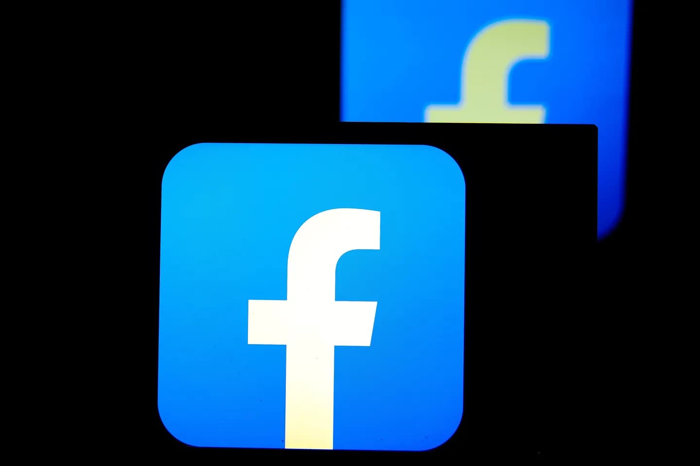 Facebook возвращается к дружбе и общению