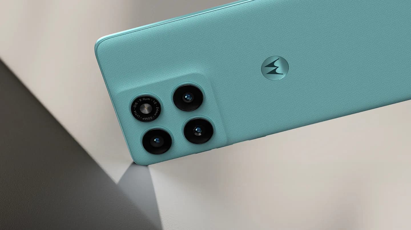 Motorola представила телефон-канвас: уютно, как в грязи