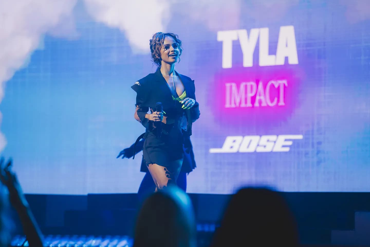 Тайла победила на Billboard Women in Music, а Грифф удивила всех на красной дорожке