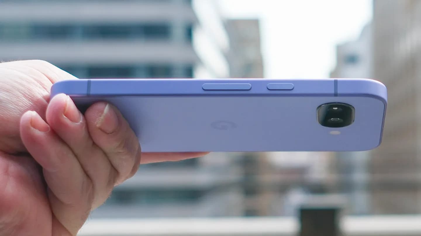 Как Google убивает батарейку Pixel 9a с любовью