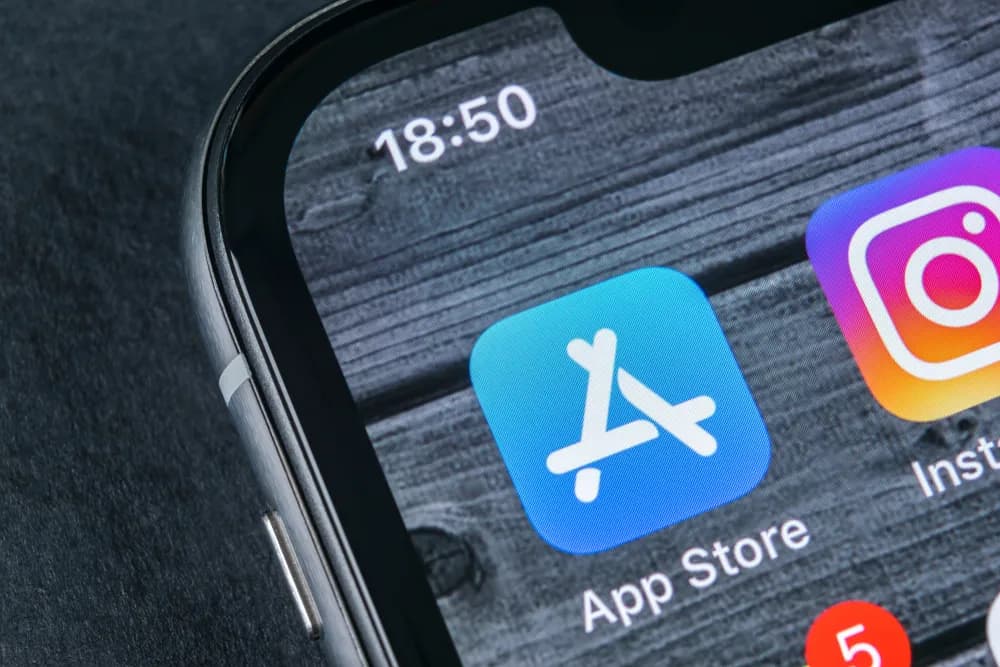 Странная ошибка iOS 18.4: старые приложения возвращаются в моду!