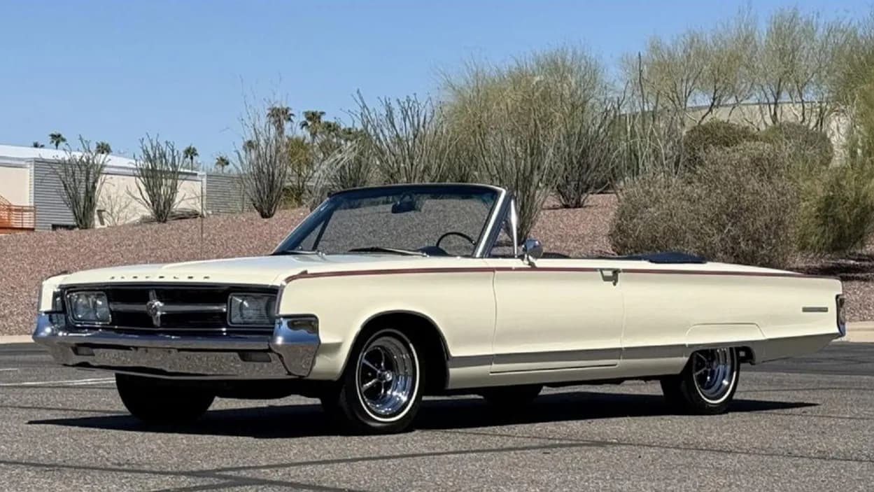 Красота в закате: 1965 Chrysler 300-L Convertible смотрит на нас с иронией!