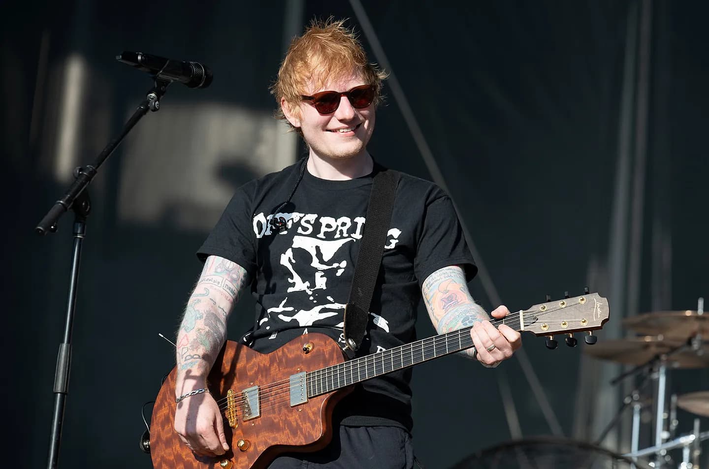 Эд Ширан и Weezer на Coachella 2025: веселье на солнце и абсурдные потери
