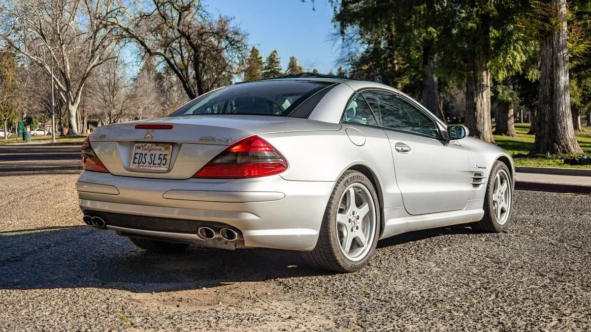 Не стареет, а элегантно устарел: 2005 Mercedes-Benz SL55 AMG