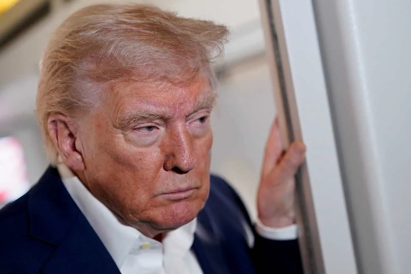 Трамп о человеческом товаре: смартфоны без ритуалов, а все остальные — в беде!