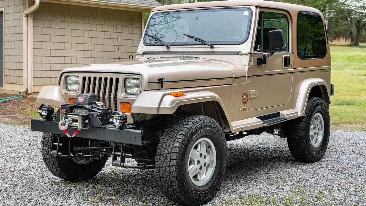 Jeep Wrangler Sahara 1994 года: Время порадоваться и пофантазировать!