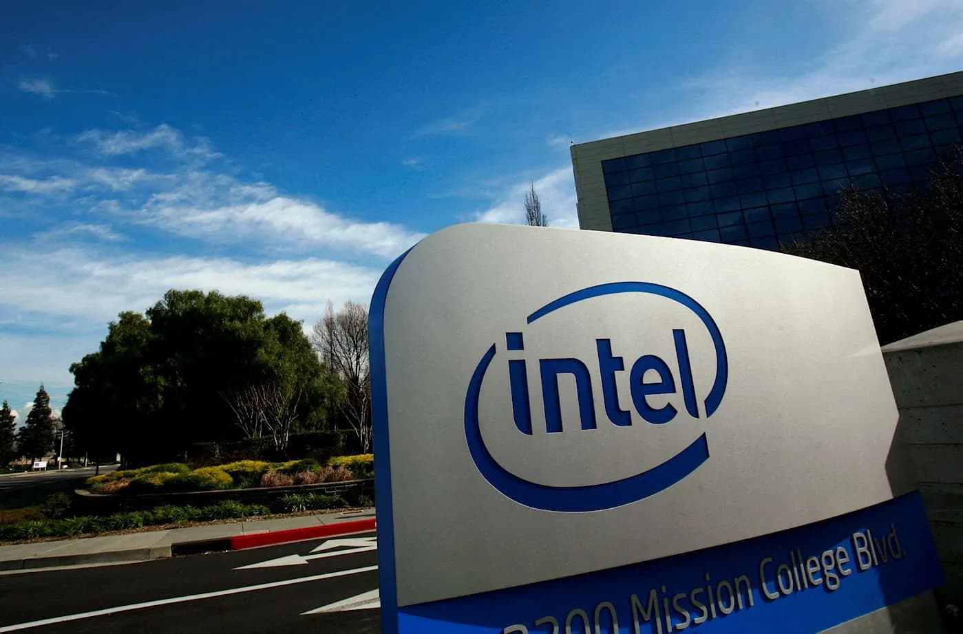 Intel избавляется от Altera за 4.46 миллиарда долларов