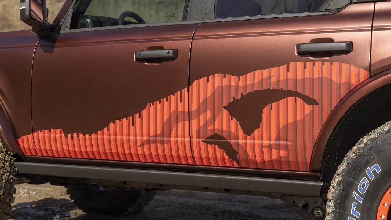 Два внедорожника Ford Bronco: когда весна встречается с засухой в Моабе
