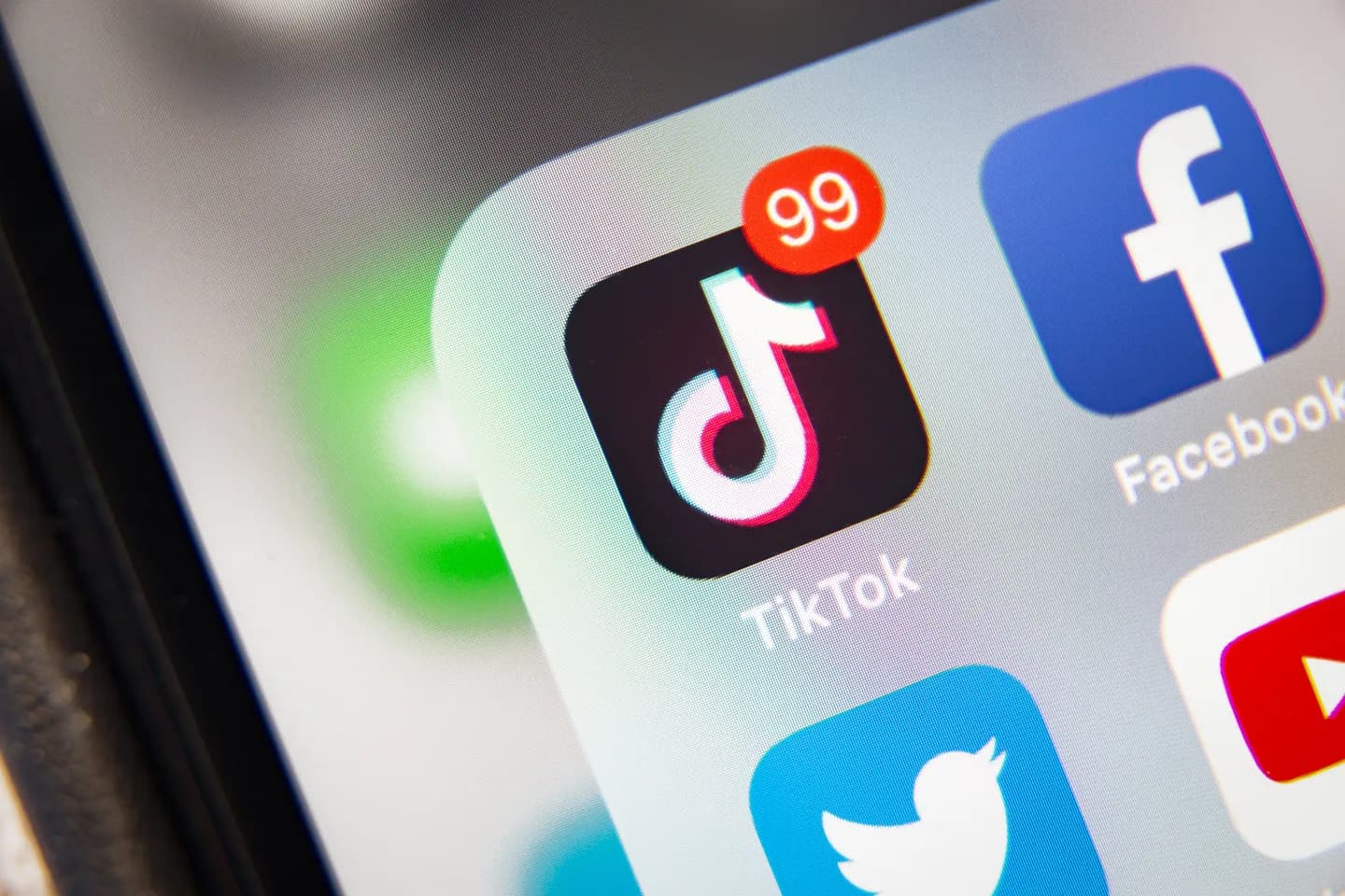TikTok начинает показывать отзывы, вытесняя Google Maps