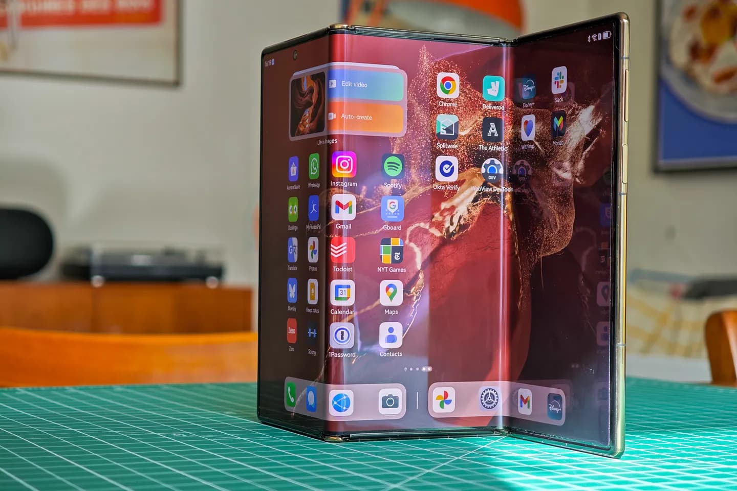 Тройной смартфон Huawei: новое чудо техники или дорогое безумие?