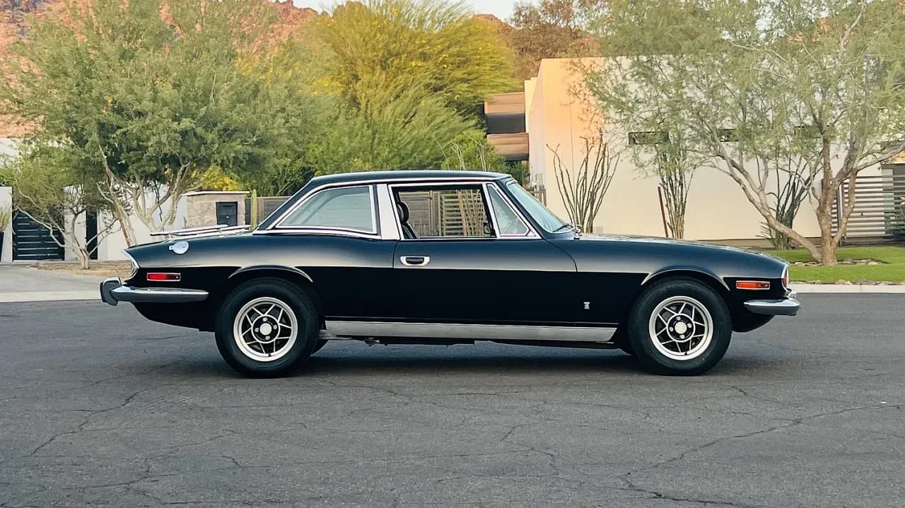 Triumph Stag 1973 года: красота, замаскированная под капот