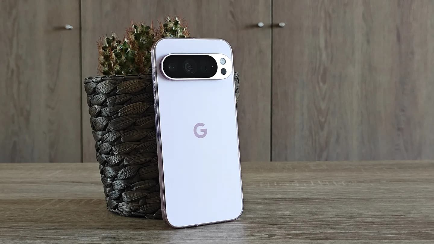 Как Google Pixel 10 может обойти iPhone 17: креативный взгляд на техно-сравнение