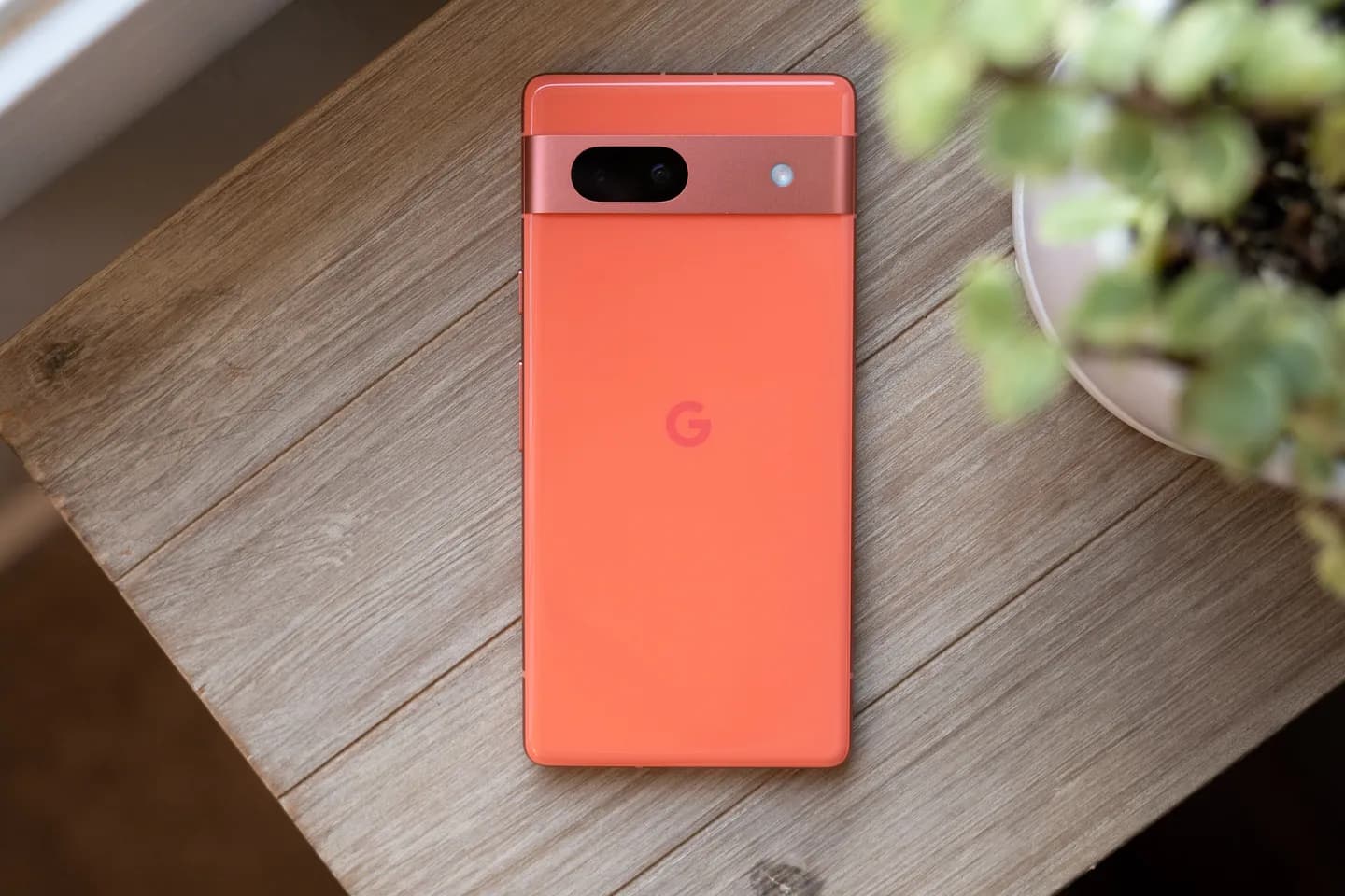 Google предлагает бесплатный ремонт для Pixel 7A: дешево и сердито?