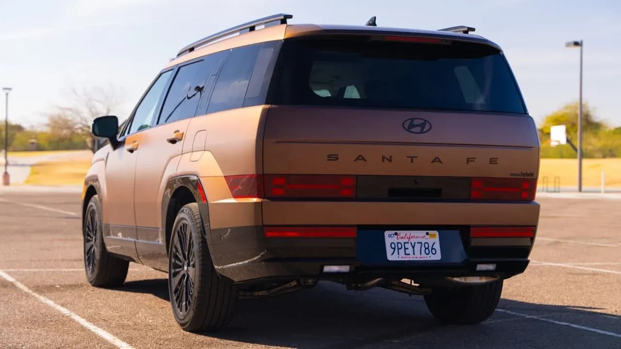 Гибридный Hyundai Santa Fe Calligraphy AWD: забавные приключения на дороге и под капотом