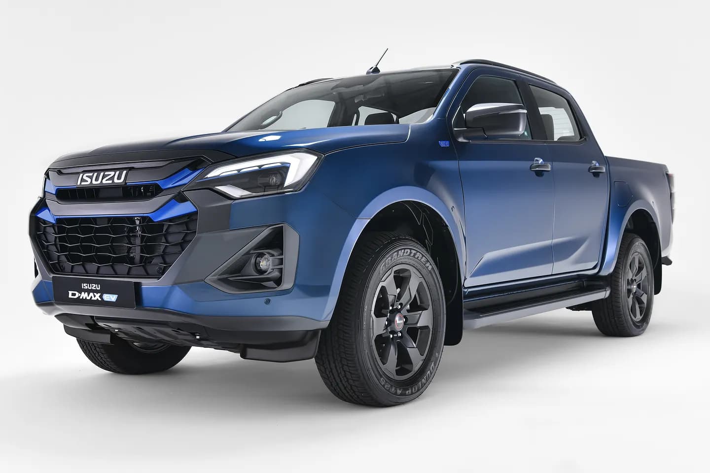 Isuzu запускает массовое производство первого электрического пикапа D-Max
