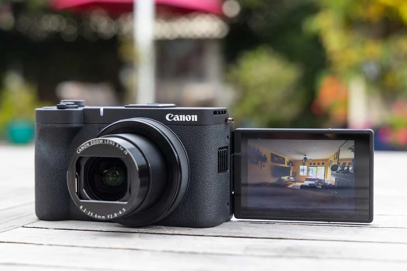 Canon Powershot V1: новый взгляд на компактные камеры для влогинга