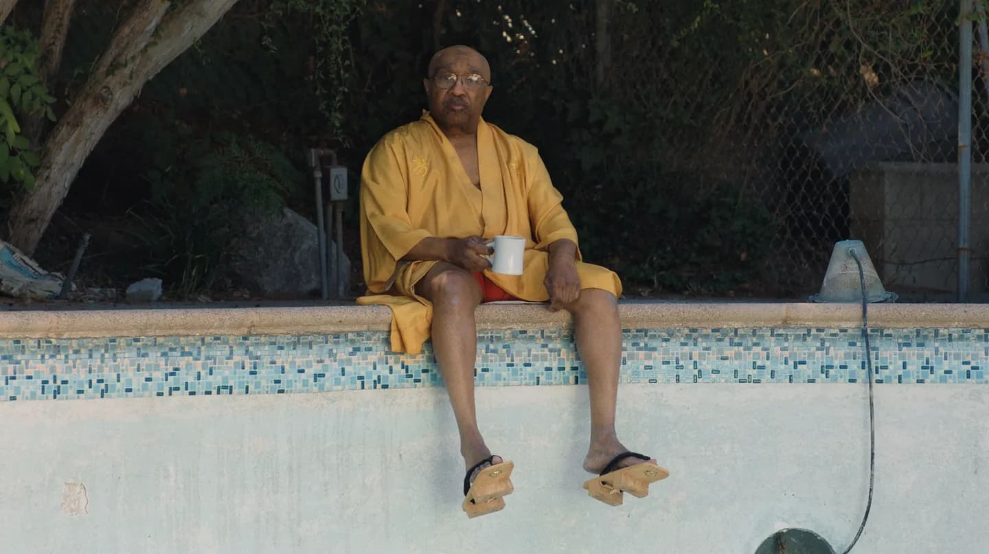 Кто круче: Swamp Dogg или его бассейн?