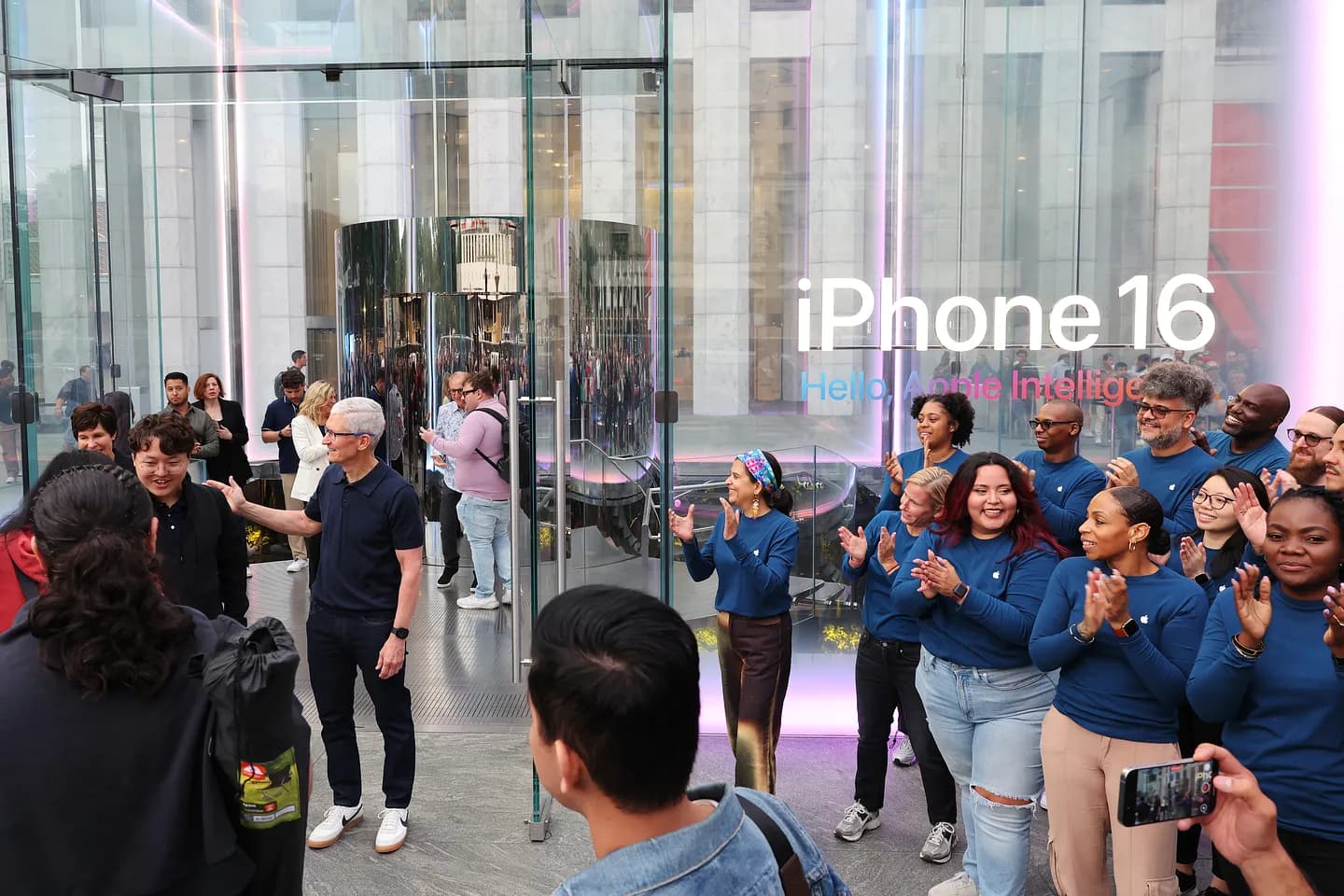 Тарифы Apple: 900 миллионов за квартал и дедовские жесты против Трампа!