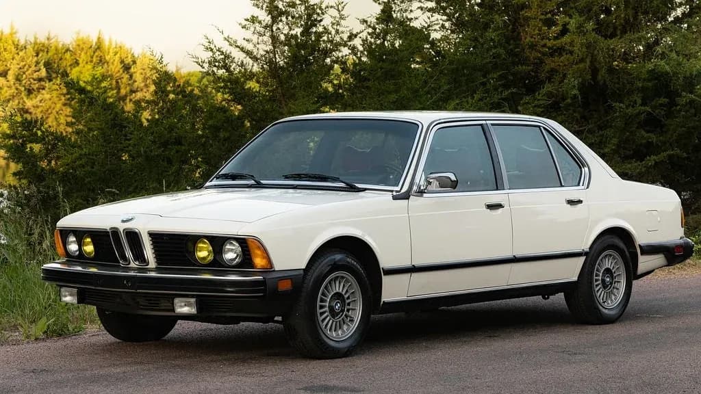 Ретро-классика: BMW 733i 1979 года — как сохранить стиль, но потерять Bluetooth