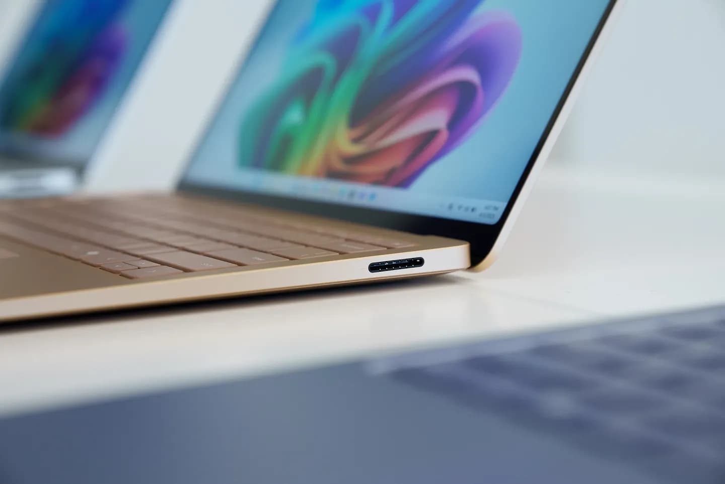 Microsoft перестала доверять магнитным зарядкам: встречаем USB-C!