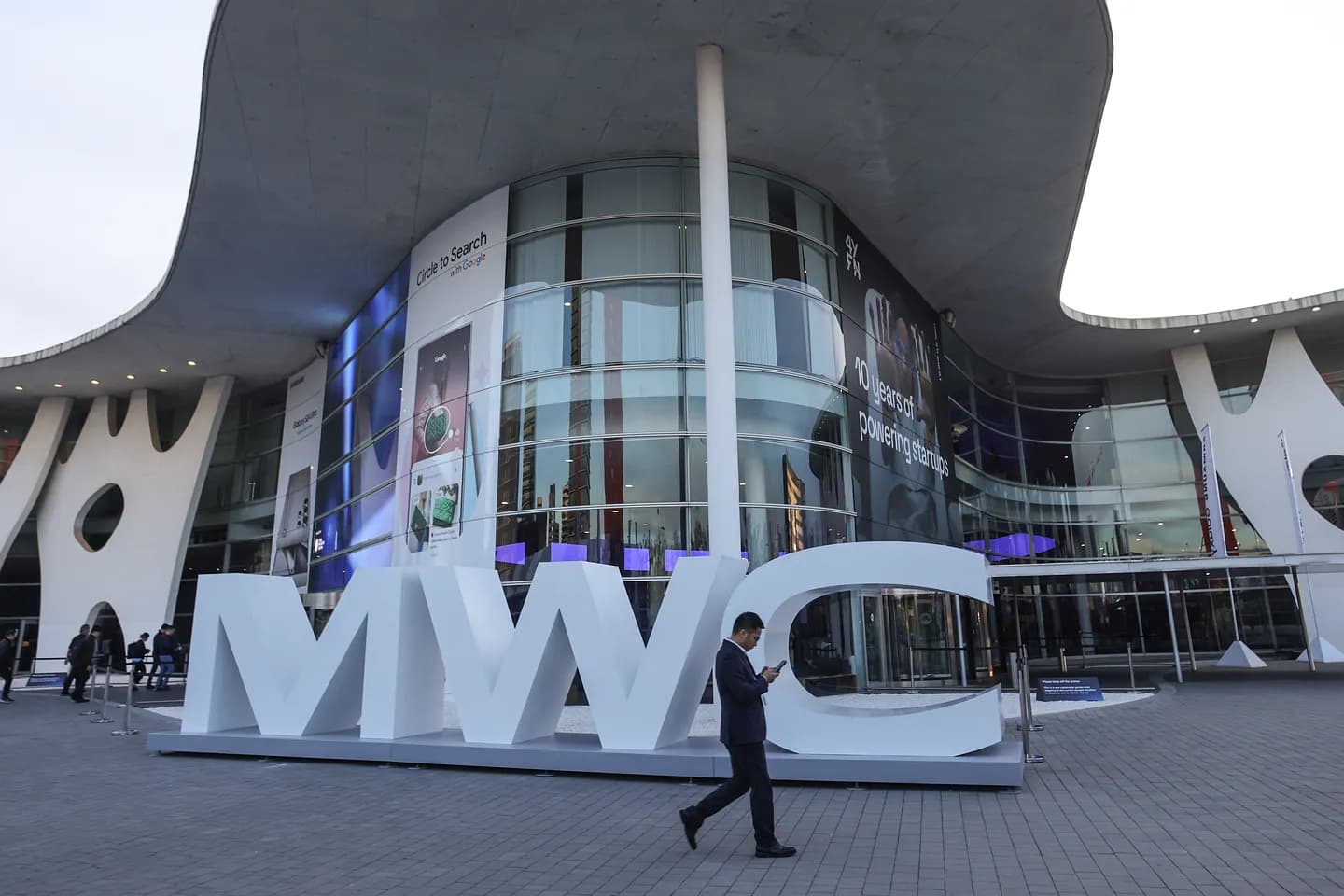 MWC 2025: Гаджеты и «искусственный интеллект» – что нас ждет?