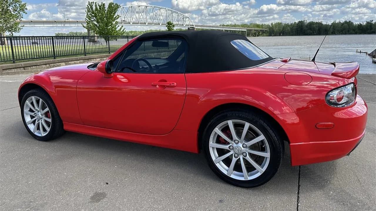 Mazda Miata 2008: Эликсир молодости в мире автомобилей