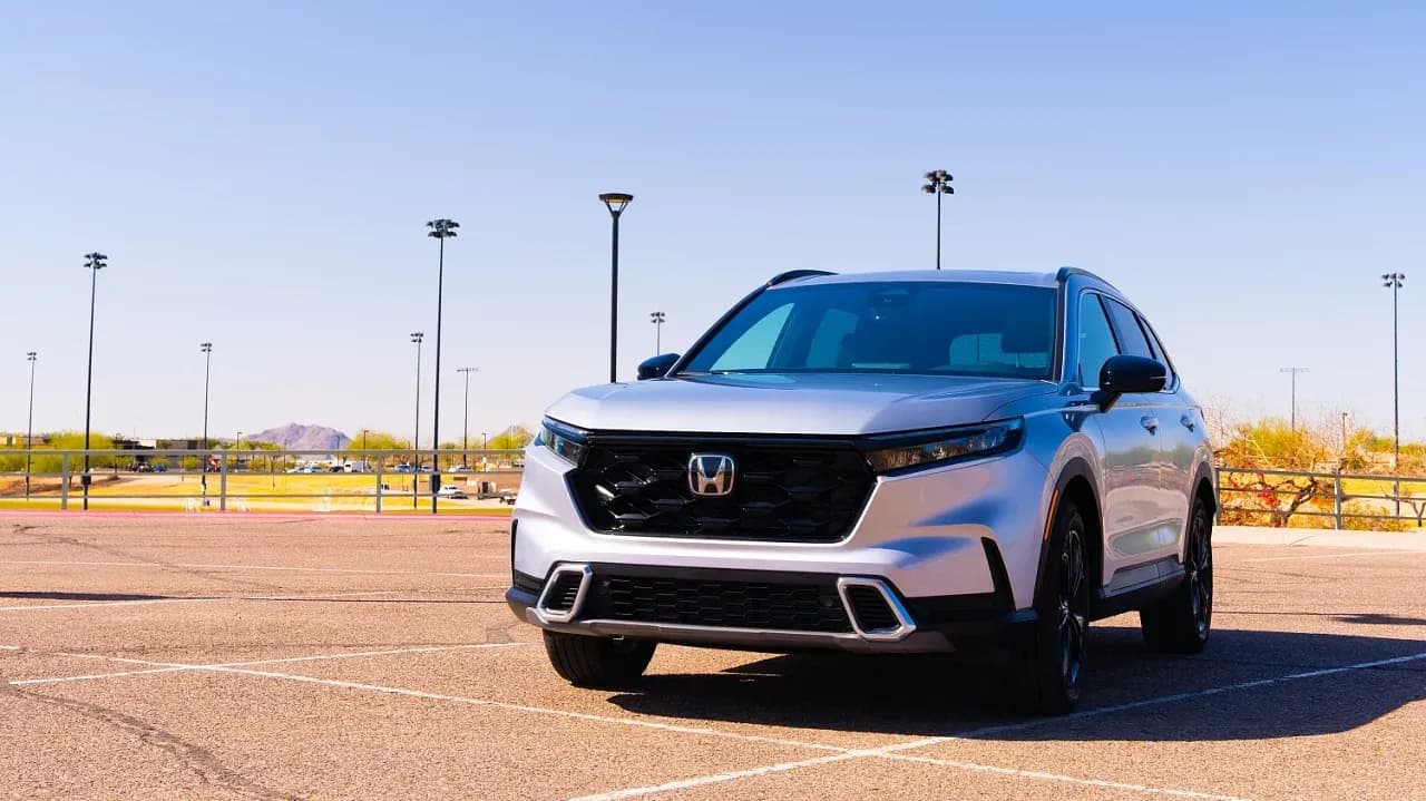 Обзор Honda CR-V Sport Touring Hybrid 2025 года: обычный герой автомобильного мира