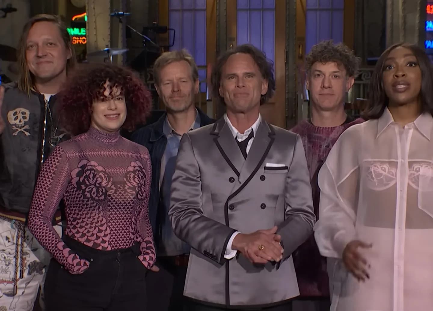 Комедия на SNL: Уолтон Гоггинс против Эго Нводим в вселенной Arcade Fire