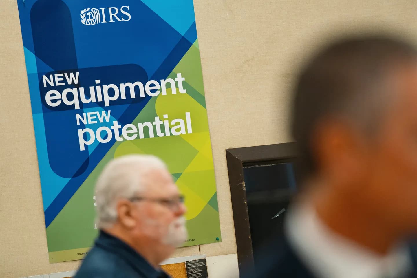 IRS решает проблемы с ИИ после массовых увольнений
