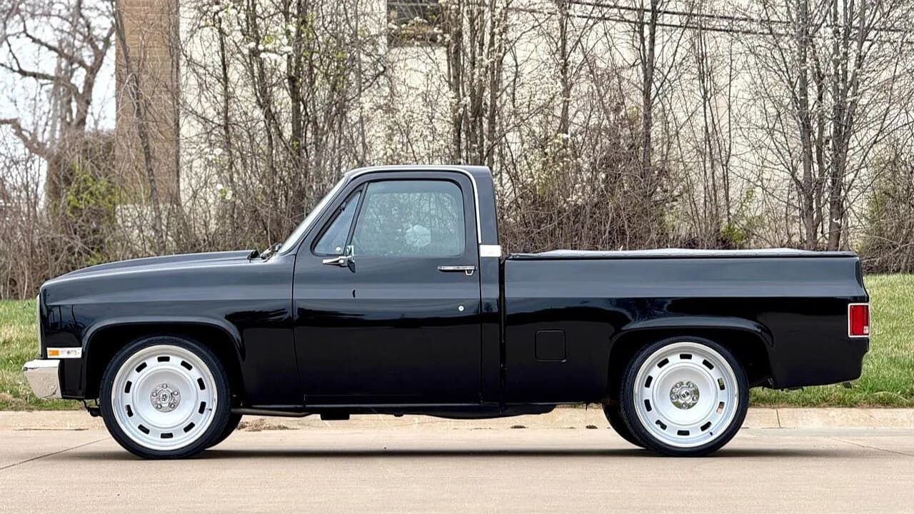Старый пикап с новыми поворотами: Chevrolet C10 Silverado 1984 года