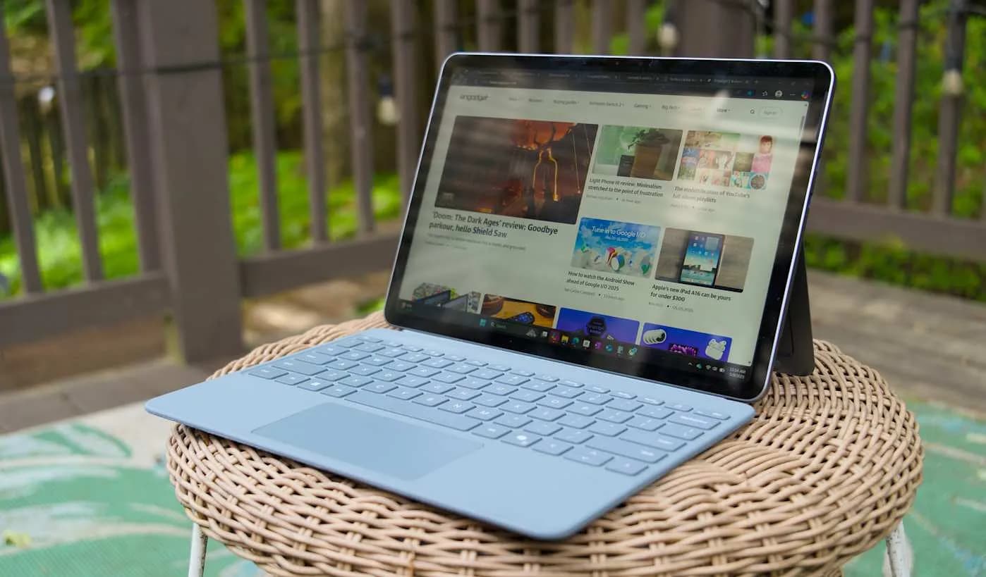 Обзор новинок Engadget: от Surface до Light Phone